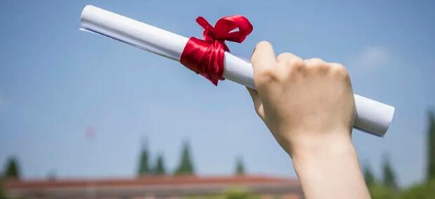 女學生大學畢業(yè)了(企業(yè)商用).jpg 圖片